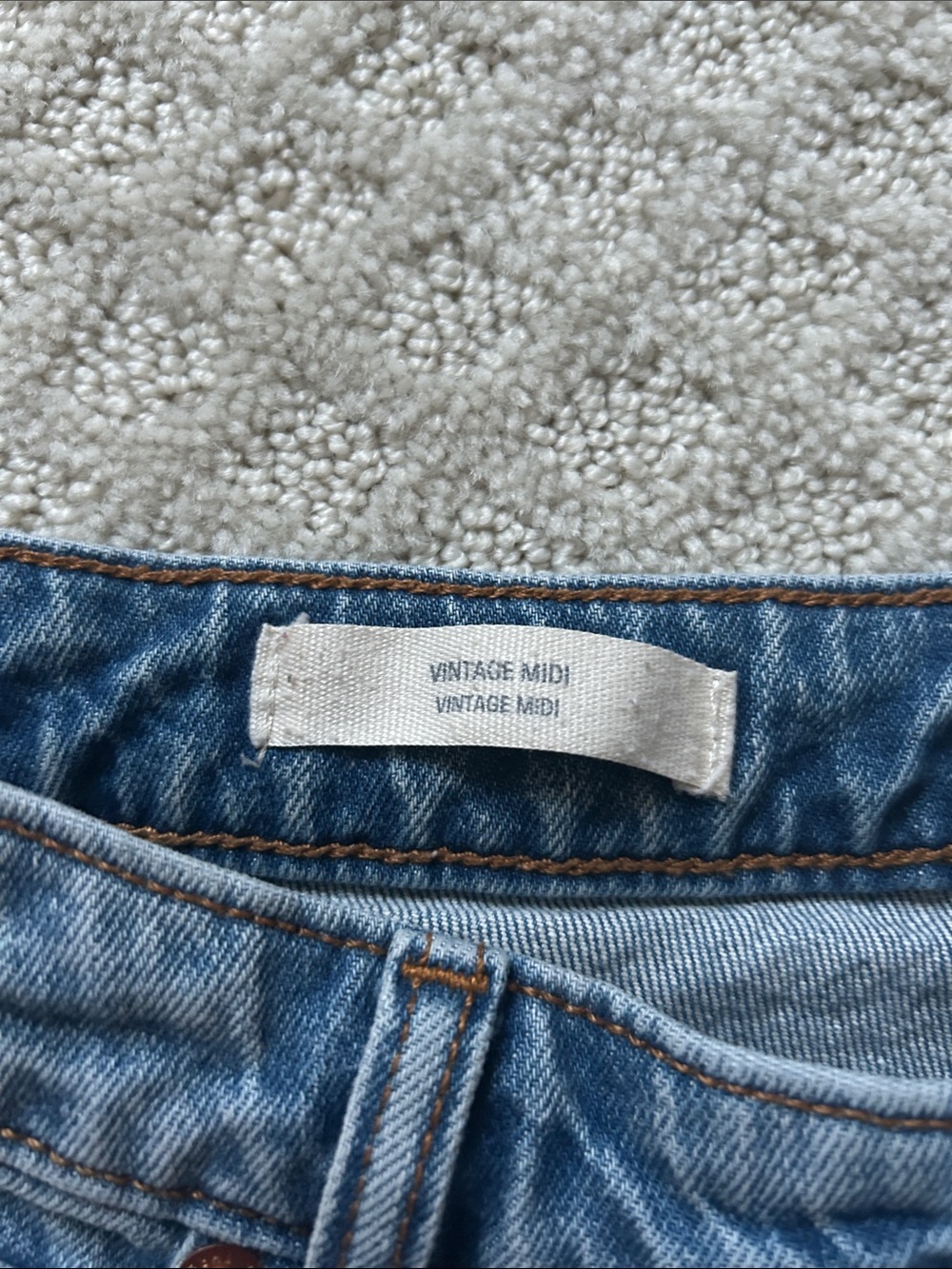 Universal Thread Denim Shorts Vintage Midi Medium Wash - Picture 4 of 4